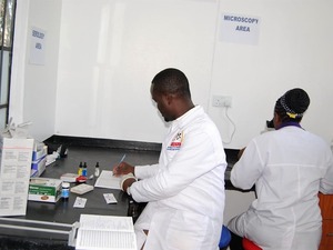 biafra laboratorio ok.jpg